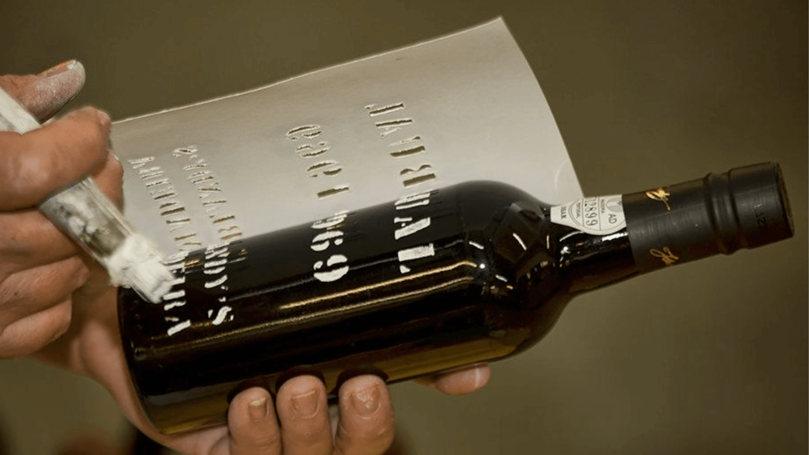 Conheça o Vinho Madeira produzido em Portugal.